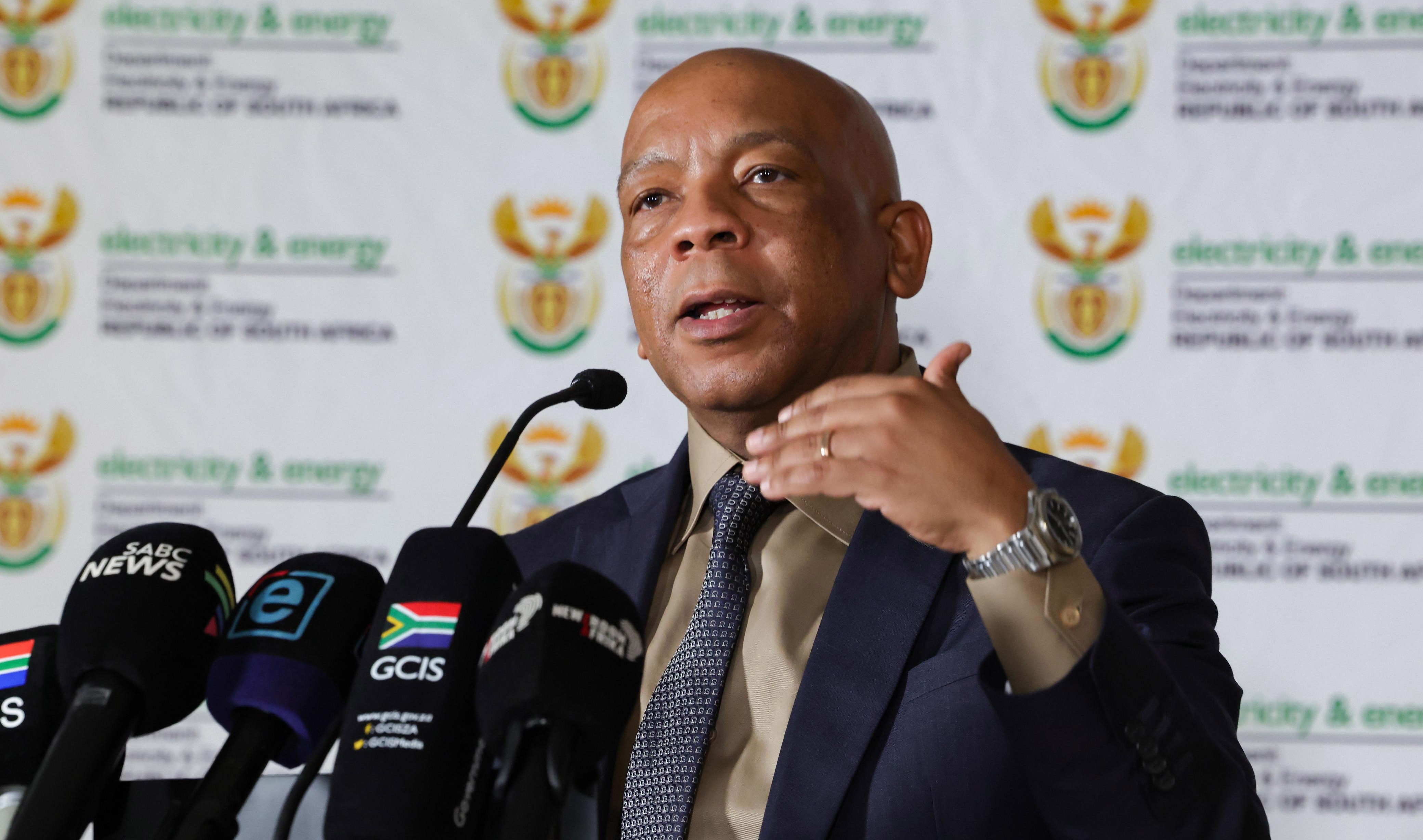 Minister of Electricity and Energy briefs media on the state of electricity grid