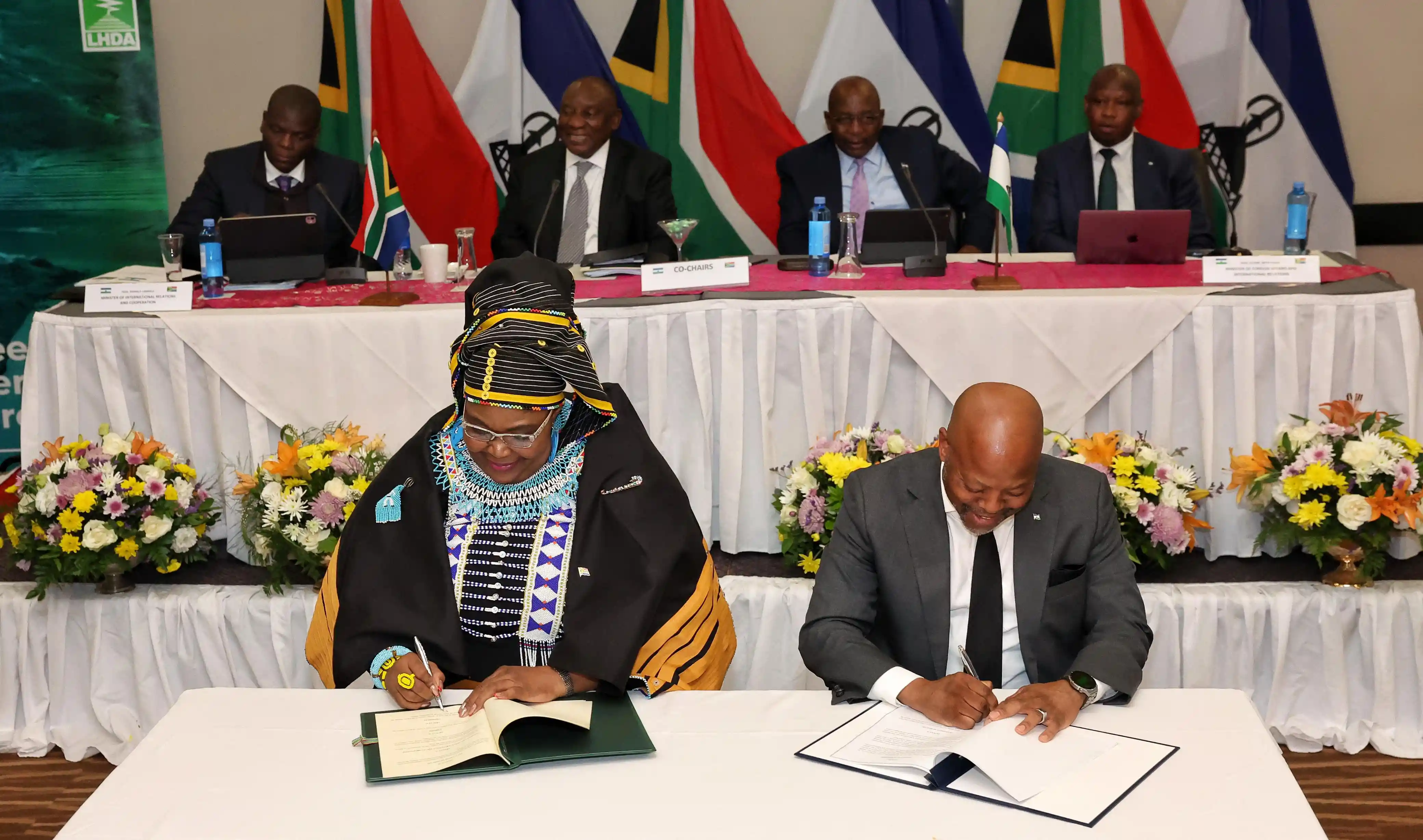 Heads of State witness the Signing of Memorandum of Understanding Between Ministers Lesotho and SA