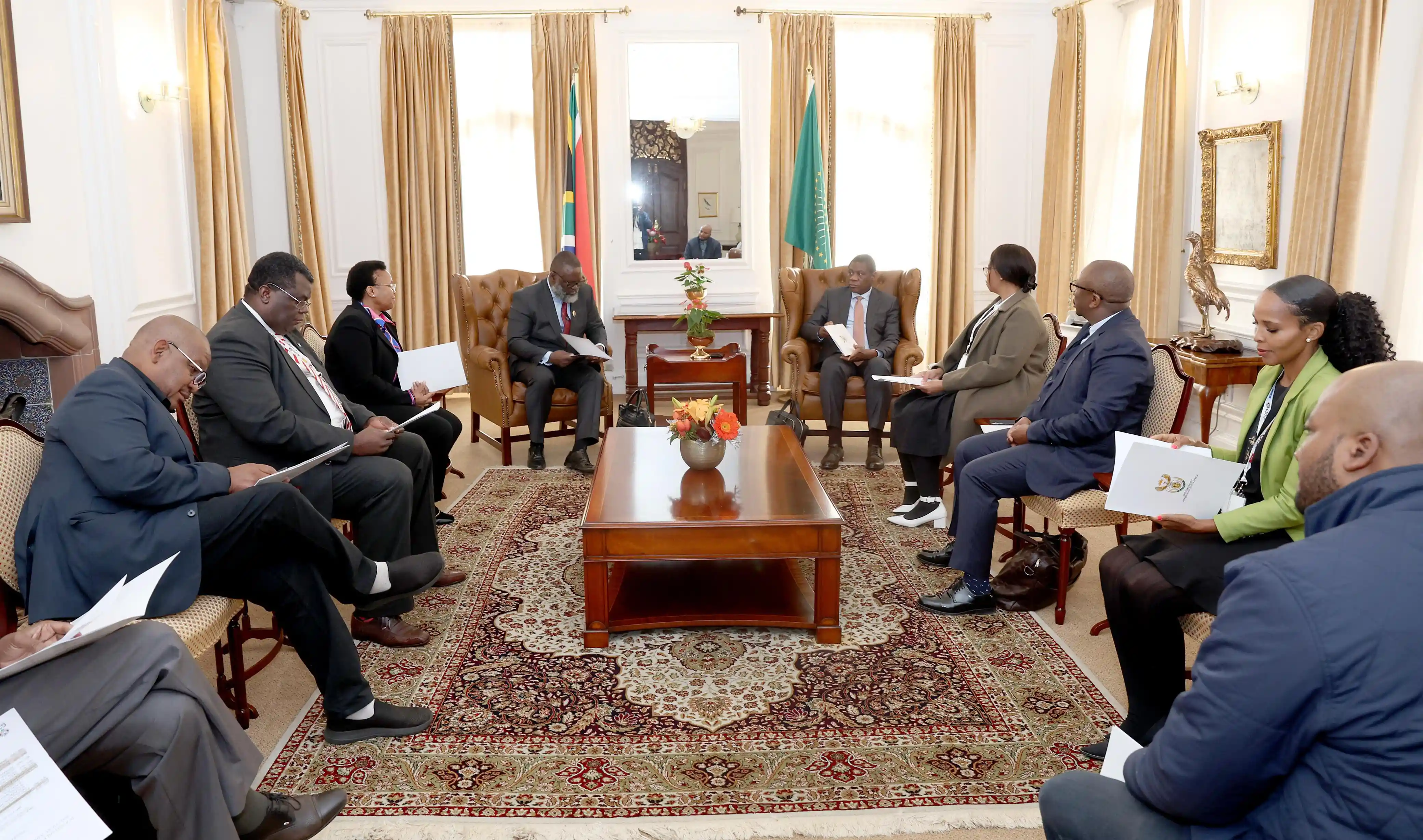 Deputy President Mashatile leads a Roundtable on the Political and Administrative Interface